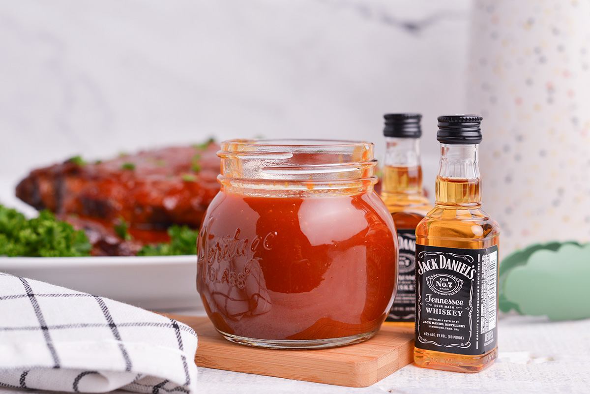 BEST Jack Daniel’s BBQ Sauce Recipe (Spicy and Sweet Sauce!)