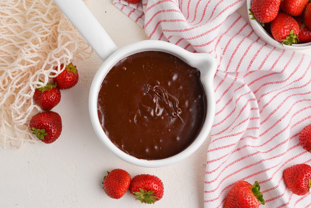 overhead shot of bowl of nutella sauce