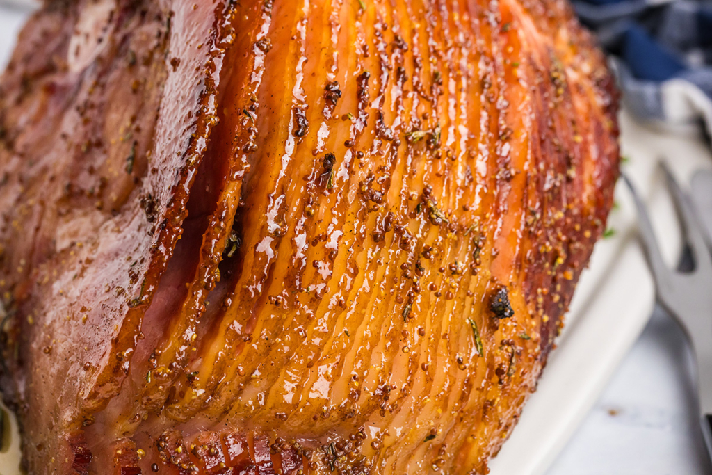 close up overhead shot of sliced spiral ham