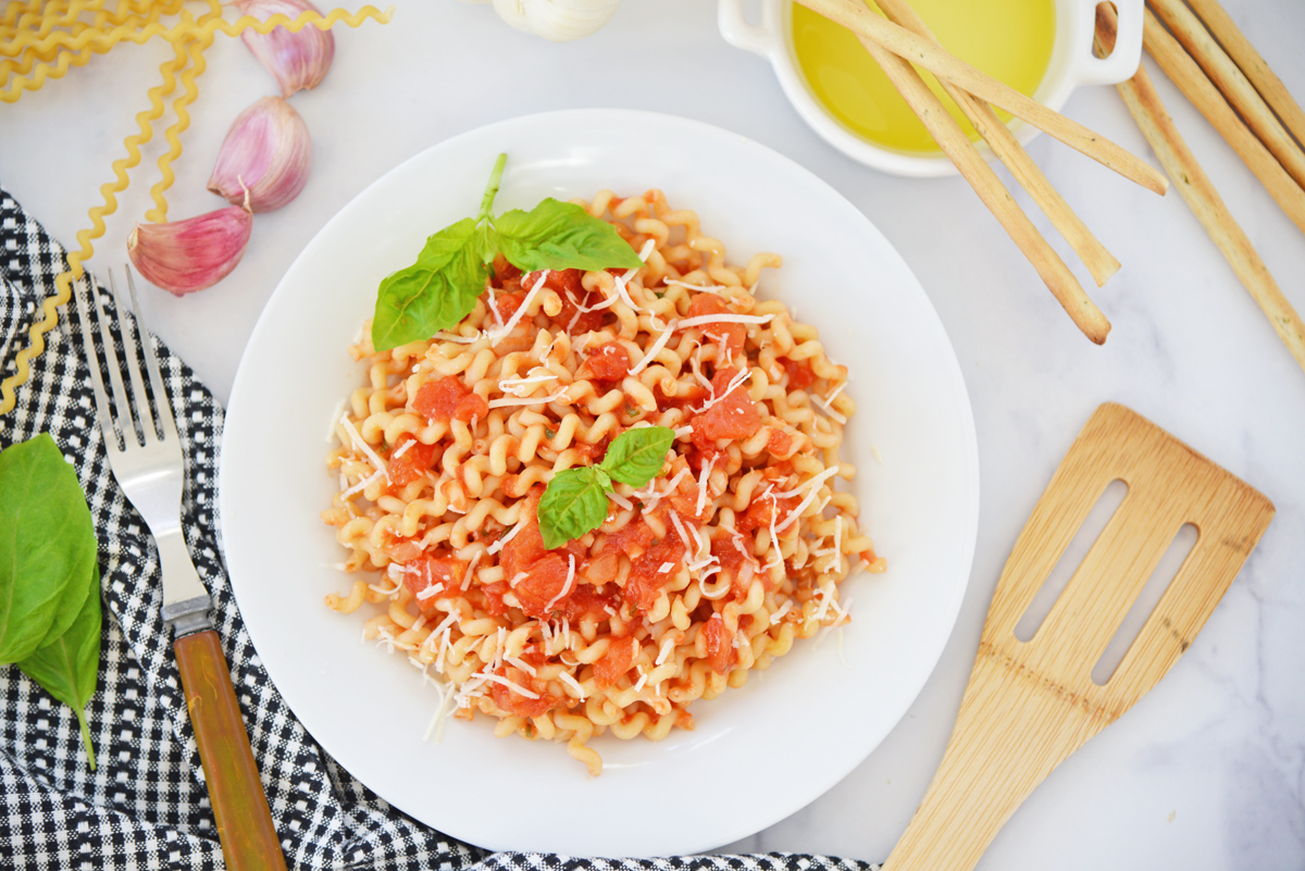 overhead shot of bowl of pasta with pomodoro sauce