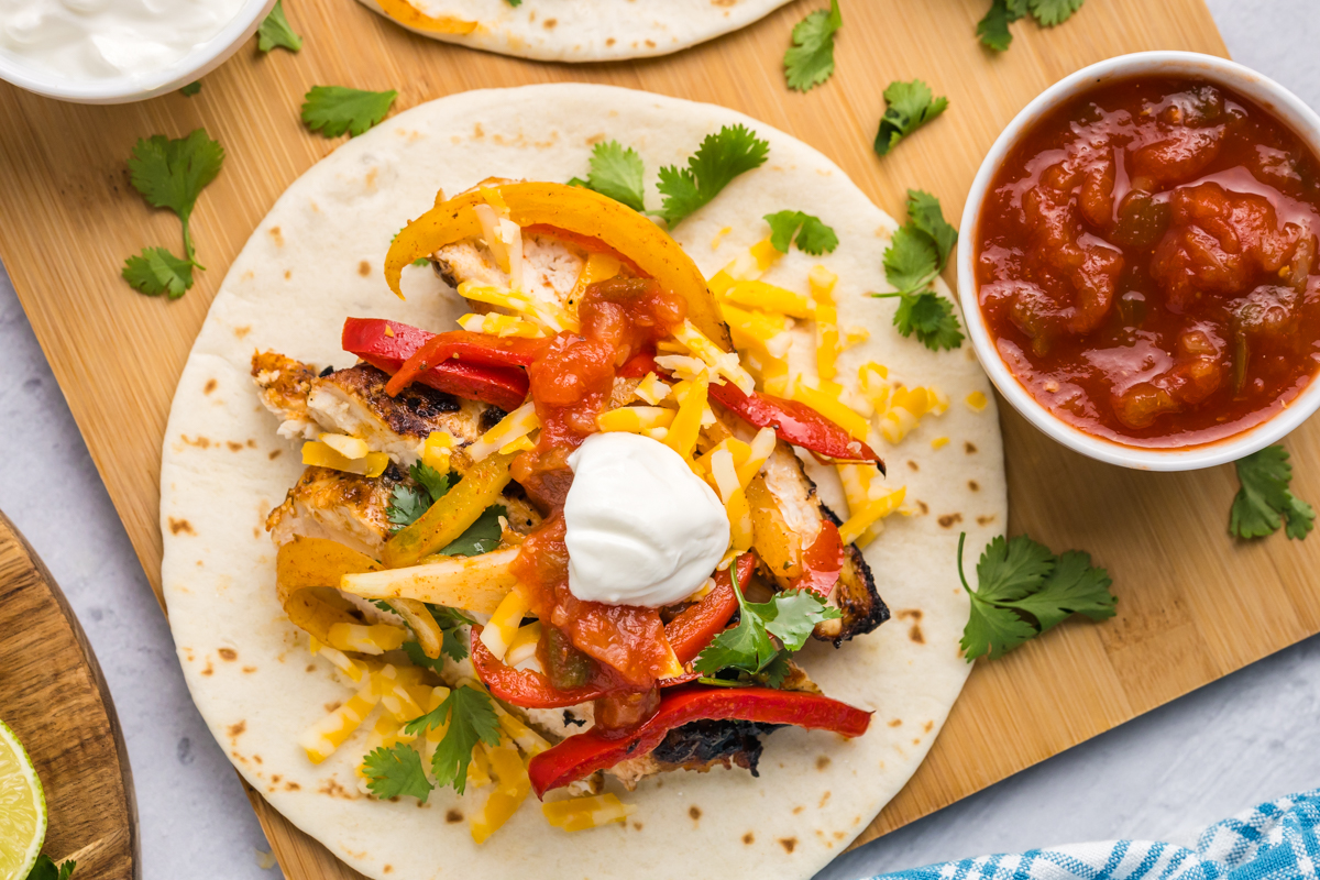 overhead shot of chicken fajita