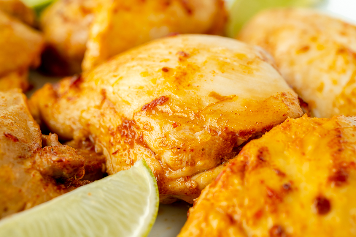 close up angled shot of chipotle chicken and lime